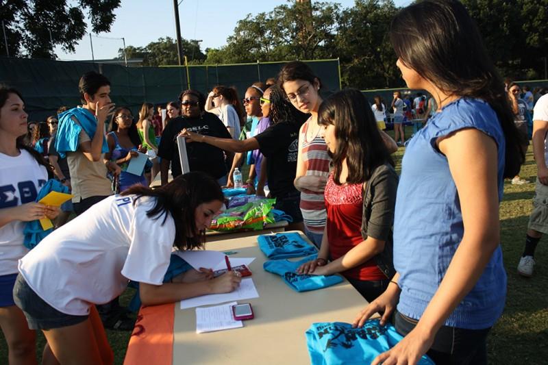 Photo Gallery: Student involvement fair draws a diverse crowd