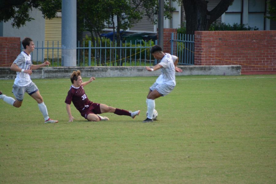 Men’s soccer remains undefeated six games into season