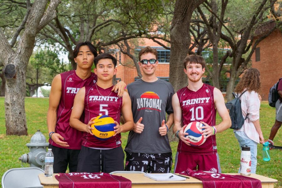Members+of+the+mens+club+volleyball+team+at+the+Student+Involvement+fair.+