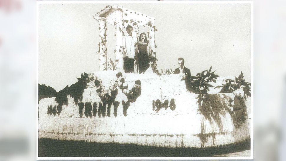 Trinity Universitys float at the Battle of Flowers Parade in 1946