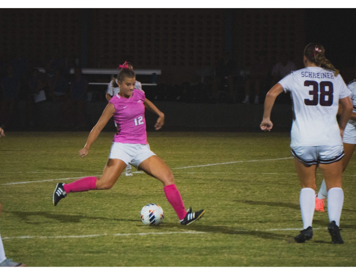 Daryan Willard fires the ball downfield.