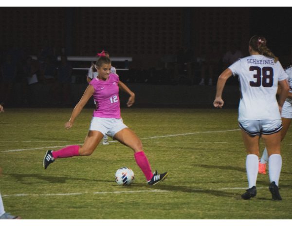 Daryan Willard fires the ball downfield.