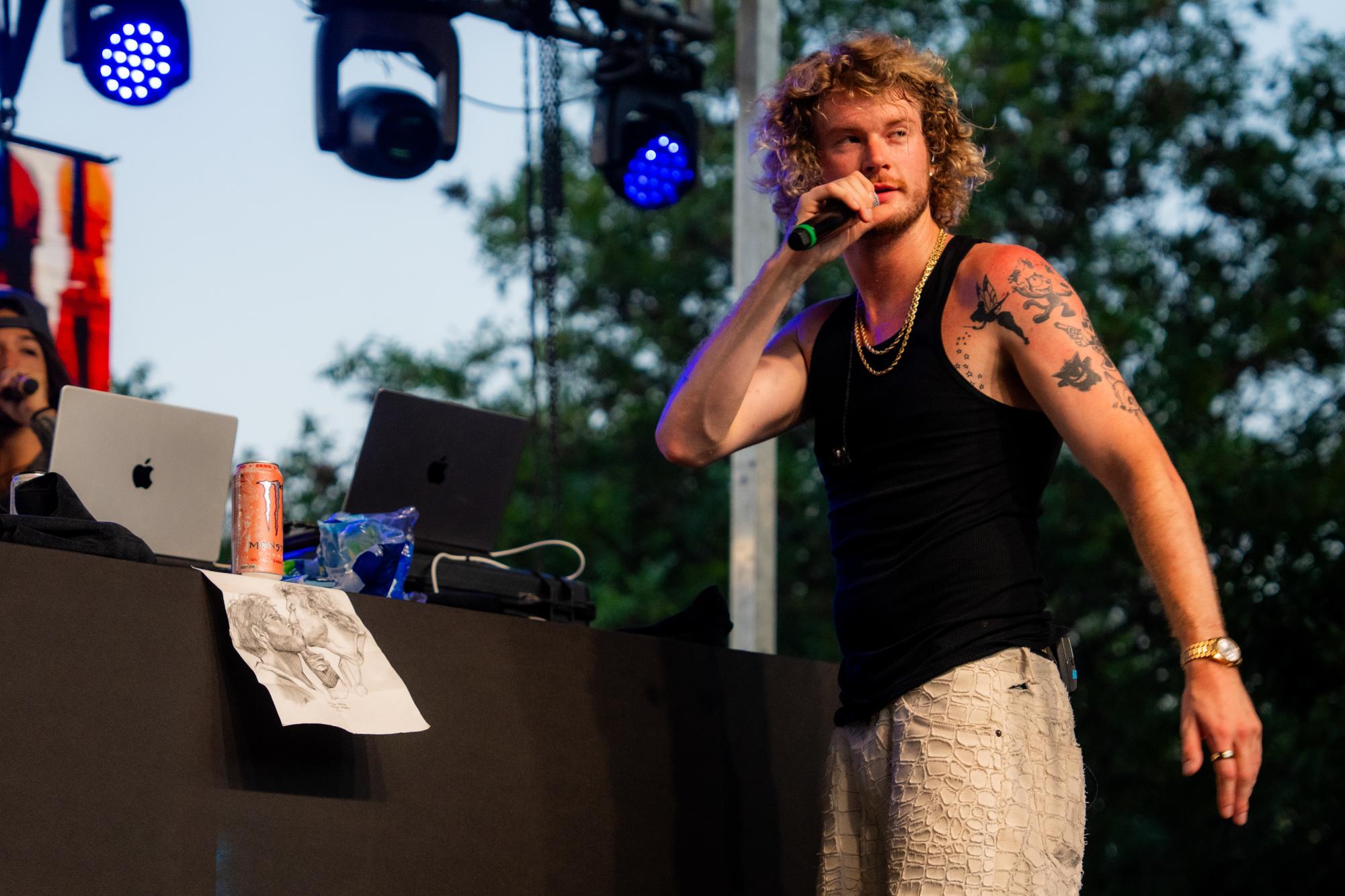 Yung Gravy reacts to Arlo Castilan's fan art.