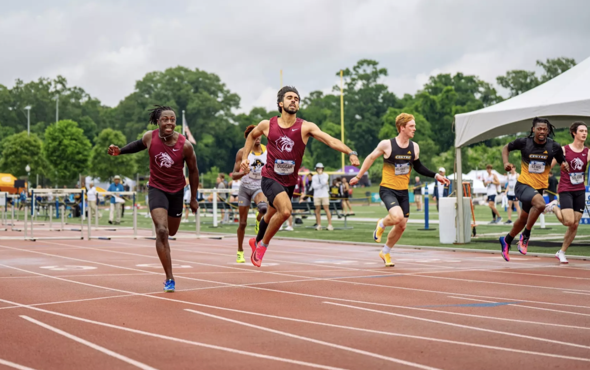 KRIS DUGGAN runs at the SAA Championships. I Photo courtesy of TRINITY SPORTS INFORMATION